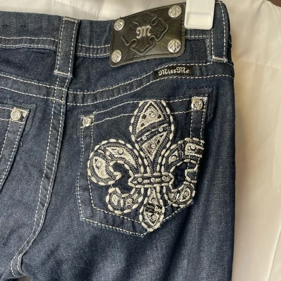 Miss Me Mid-Rise Easy Skinny Jeans - Picture 3 of 4